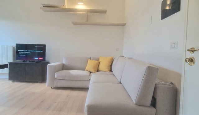 Modern Flat 1 near the Swiss Border in Viggiù