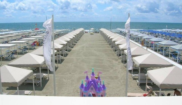 NEW FLAT ON THE BEACH CONNECTED WITH A BEACH CLUB