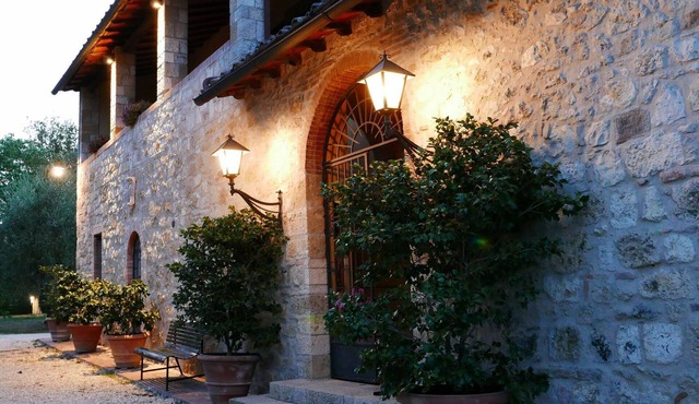 Nice apartment in villa with A/C, WIFI, pool, TV, patio, panoramic view, close to San Gimignano