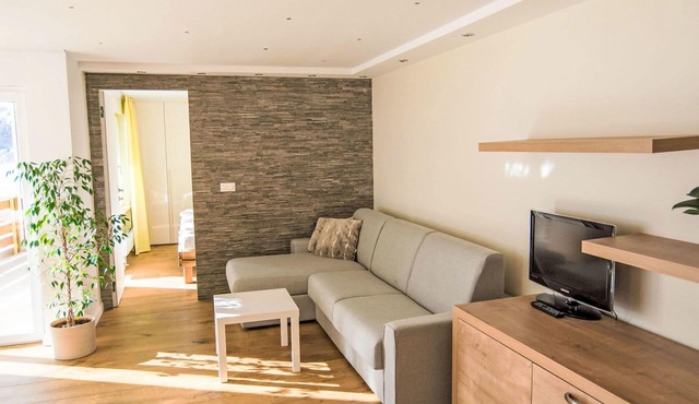 Nice apartment for 4 guests with WIFI, TV and patio