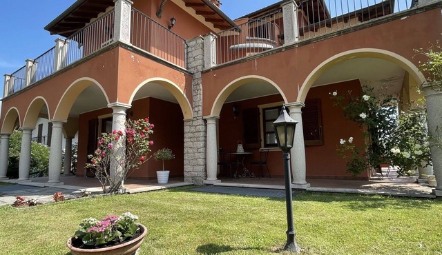Nice apartment for 6 people with WIFI, TV and patio