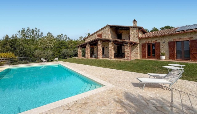 Nice home in San Venanzo