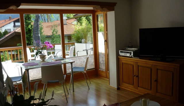 Nice, lovingly completely renovated apartment right below the Karwendel. in Mittenwald
