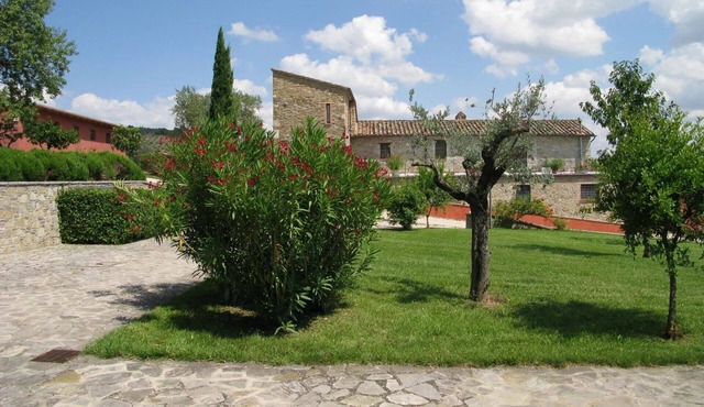 Nice room with private pool, A/C, WIFI, TV, veranda and pets allowed, close to Perugia