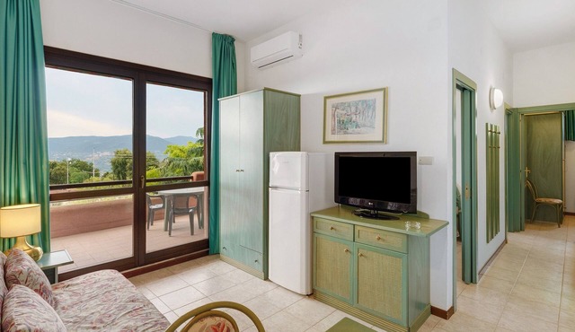 P.R. Club - Three-Room Enea 22 with Sea View, Private Terrace, and Air Conditioning