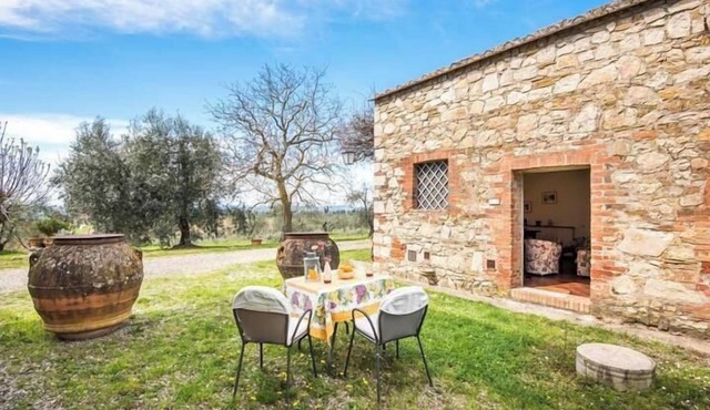 Panoramic guesthouse in the Siena hills
