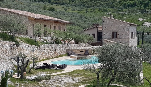 PANORAMIC FARMHOUSE IN UMBRIA IN SPELLO. MEDIEVAL RESIDENCE WITH RESTAURANT