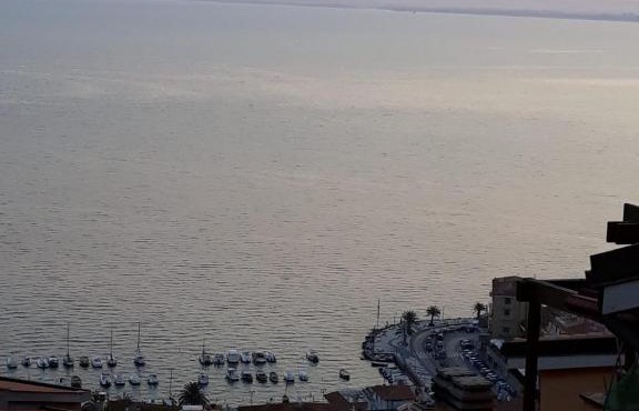 panoramica terrazza sul mare con parcheggio