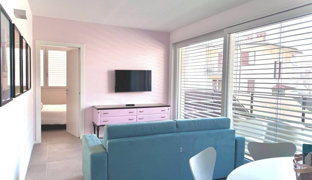 Pantone Sarnico Color Suites -Garage-Self check-in-Close to the lake and downtown