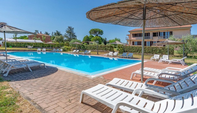 Pet friendly apartment in Castiglion del Lago PG with outdoor swimming pool