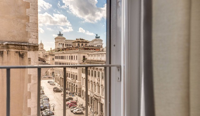 Piazza Venezia Apartment 2Bd 2Bt AC WiFi