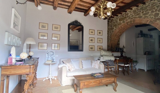 PICTURESQUE VIEWS OLIVE VINEYARDS EAT DRINK PURE RECREATION
