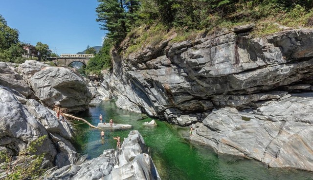 Pleasant holiday apartment with a view of nature and the Maggia River