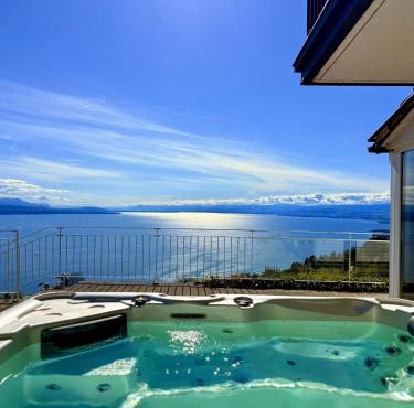 Premium Villa with Jacuzzi & Panoramic Lake View Lavaux