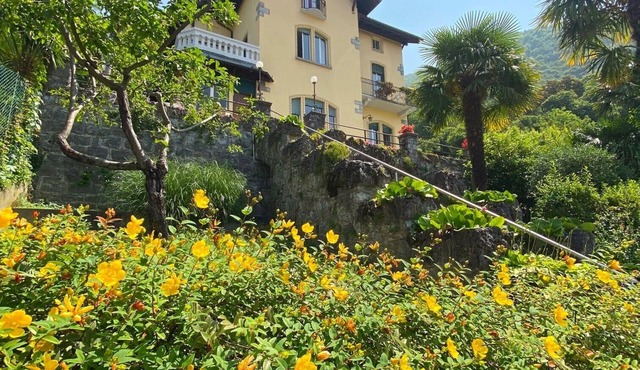 PRIVATE ROOM IN VILLA with terrace, various gardens and barbecue.