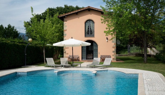 Private villa for 4 with a pool, A/C and tennis court