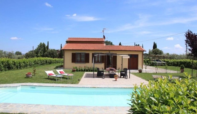 Private Villa with A/C, private pool, WIFI, TV, pets allowed, panoramic view, close to Cortona