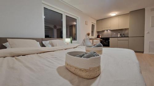 Queensize-Bett, Arbeitsplatz, gratis Parkplatz