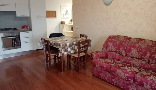 Quiet apartment connected with the center of Rome and Sant'Andrea hospital.