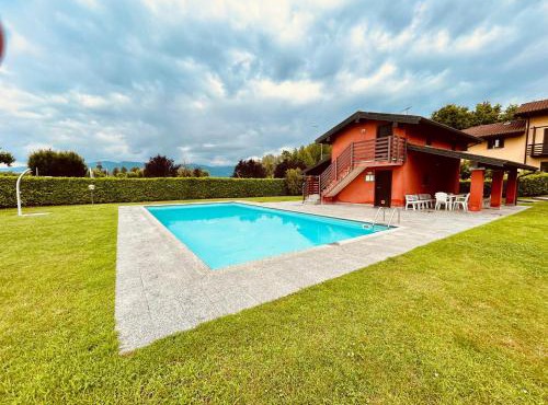 Residence with Pool, near Lake Maggiore by Kibilù Affitti Brevi
