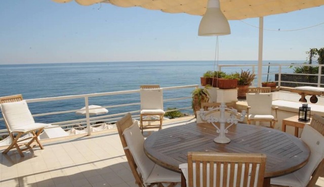 Right by the sea Villa in Palermo