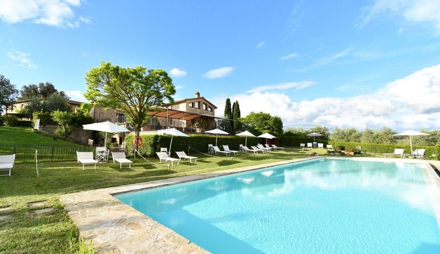 Rocche di Valiano, Fiordaliso in Siena, pool use, AC