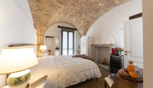 Romantic double with private bathroom in Poggio Morello