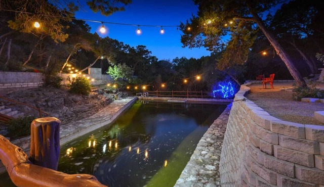Romantic Secluded Studio with private Koi Pond and huge Natural Pool in Austin
