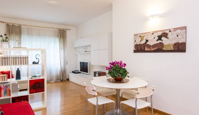 Rome Cheap & Chic apartment with parking space