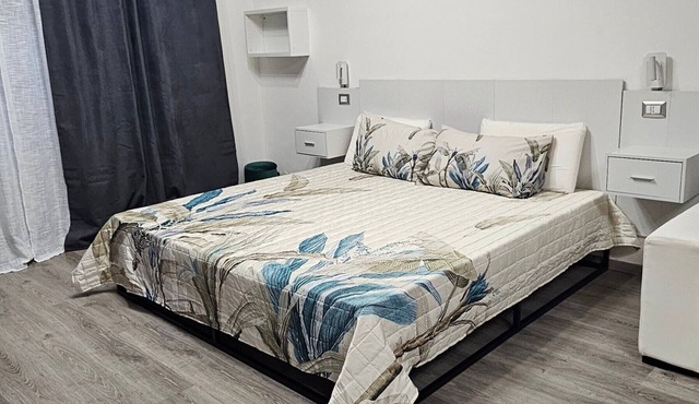 Room 'Quadrupla' with Shared Terrace, Wi-Fi and Air Conditioning in Roma