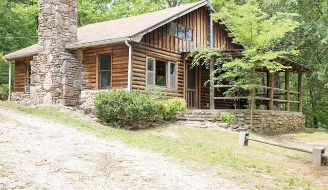 Rustic, close to buffalo river, secluded getaway, king bed, hiking ,WIFI in Jasper