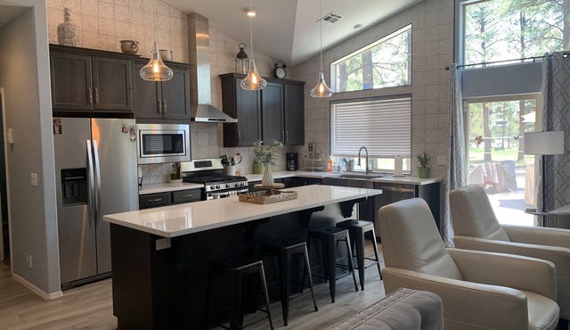 Rustic Luxury Meets Adventure: 4BR Mountain Retreat Near Grand Canyon & Golf in Williams