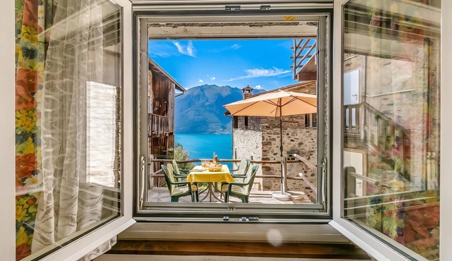 Rustico la Staleta with Balcony & Lake Views, Scaiano, Switzerland