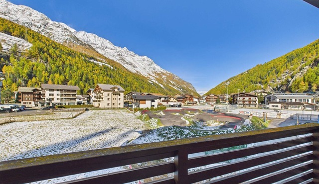Scenic Family Apartment with Mountain Views