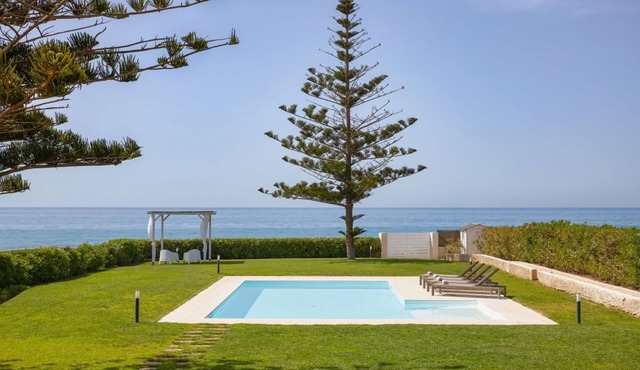 Sea Home - Villa with pool by the sea