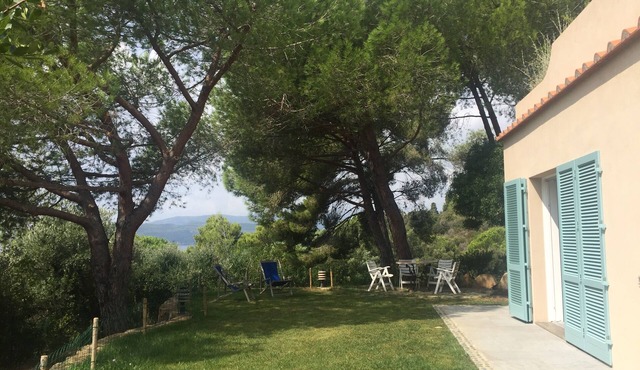 Sea-view cottage a stone's throw from the beach near Capoliveri