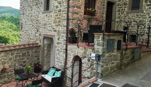Serene country house with WiFi in Ortignano Raggiolo