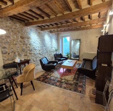 Six Keys Guesthouse