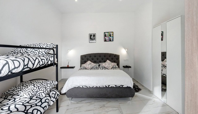 Sole Room with Private Bathroom and Mountain View