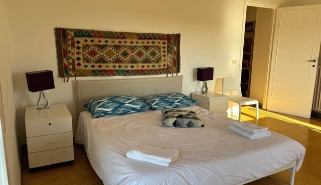 Spacious apartment with park view in Conca d'oro