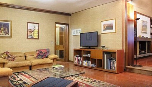 SPACIOUS GARDEN APARTMENT 3 MINUTES TO THE CENTRE OF TOWN