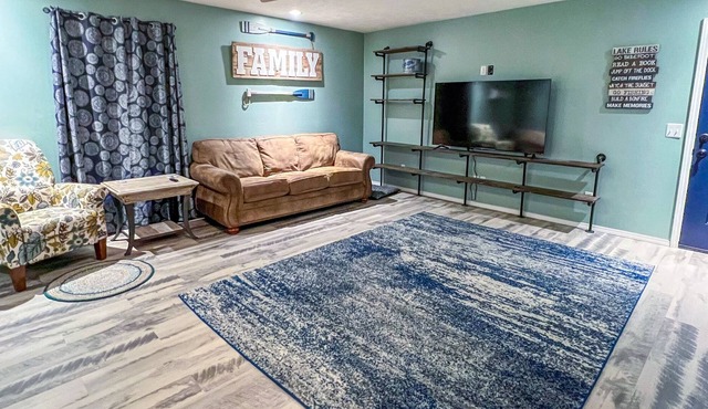 Spacious, updated lake house - less than a mile from Norfork lake! in Mountain Home