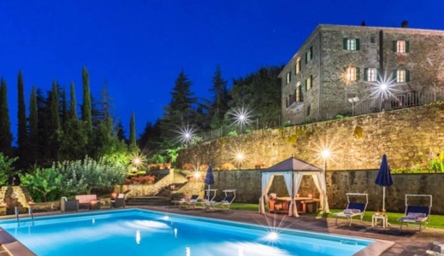 Splendid Villa for 12. Pool, outdoor Jacuzzi 25-hectare Park, Hunting, Fishing