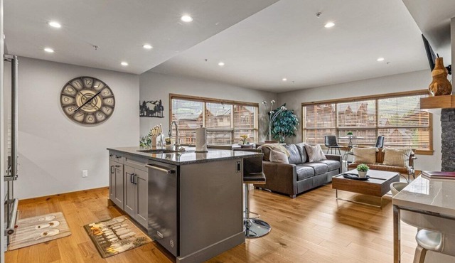 Spring Creek 3F 1600sf Corner 3BR/2BTH in Canmore