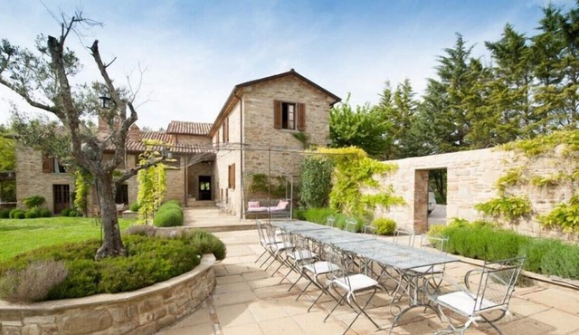 Sterlinghe a 17th Century villa with six beds and baths, pool & complete privacy