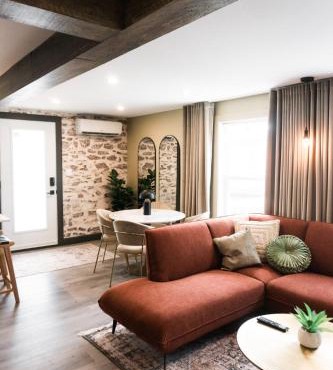 Studio 21 charme et confort au coeur de Magog in Magog-Orford