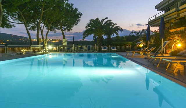 Studio 4 with sea view pool in a panoramic position above the village of Porto Azzurro