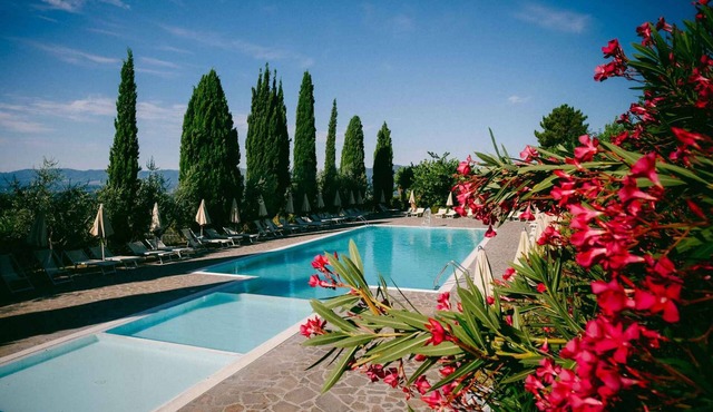 Studio with panoramic view and pool in Reggello