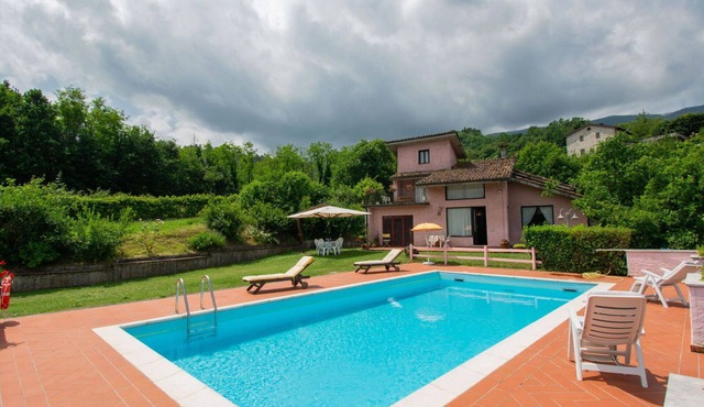 Stunning private villa for 6 people with WIFI, private pool and TV