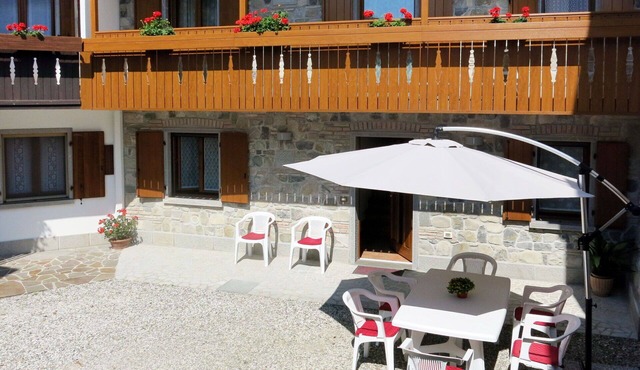Stunning private villa for 8 guests with WIFI, TV and patio